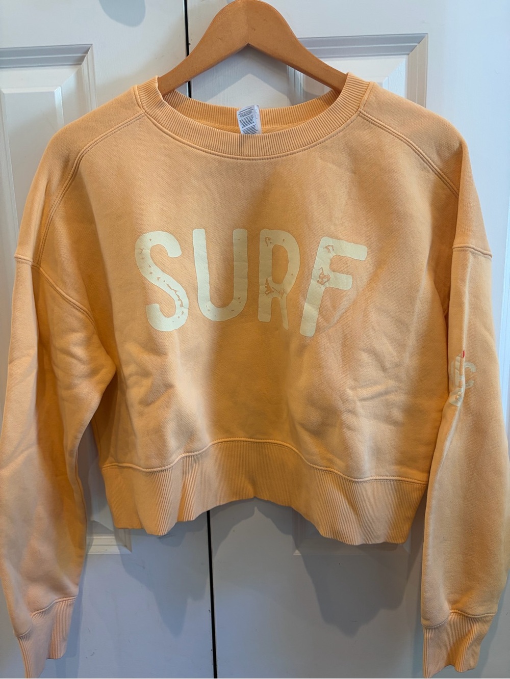 Peach "SURF" Graphic Cropped Sweatshirt - Women